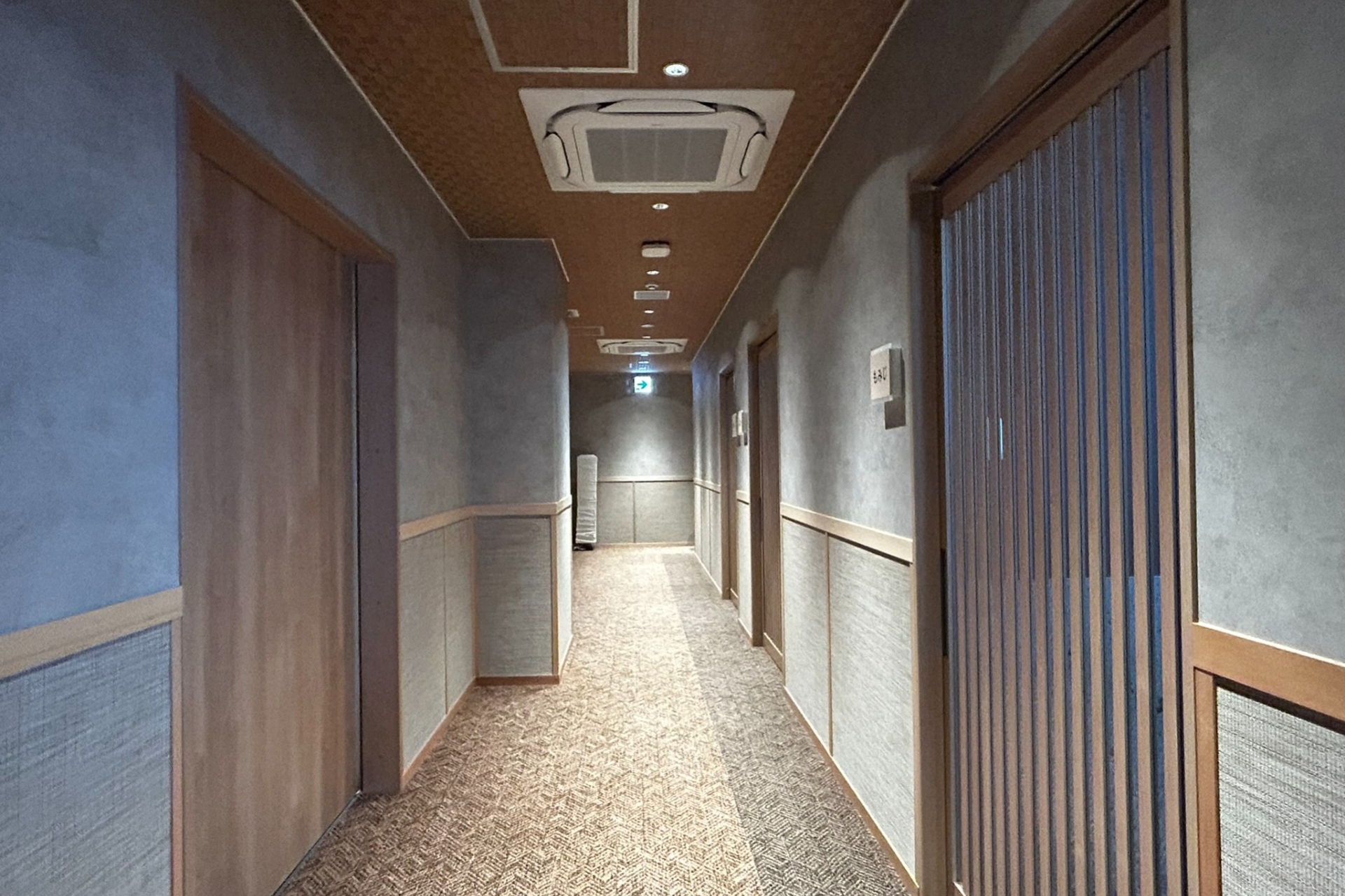 写真:廊下北側より